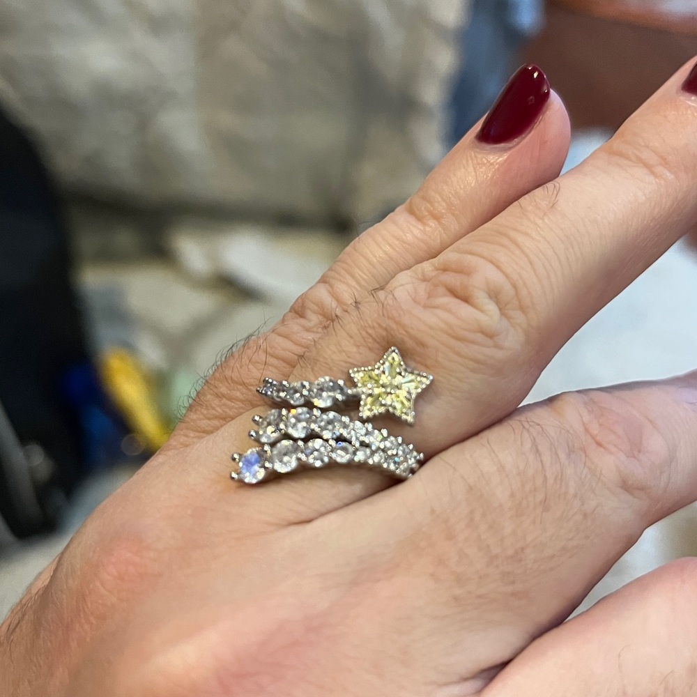 Elegant Silver and Gold Star Ring Set - Picture 6 of 7